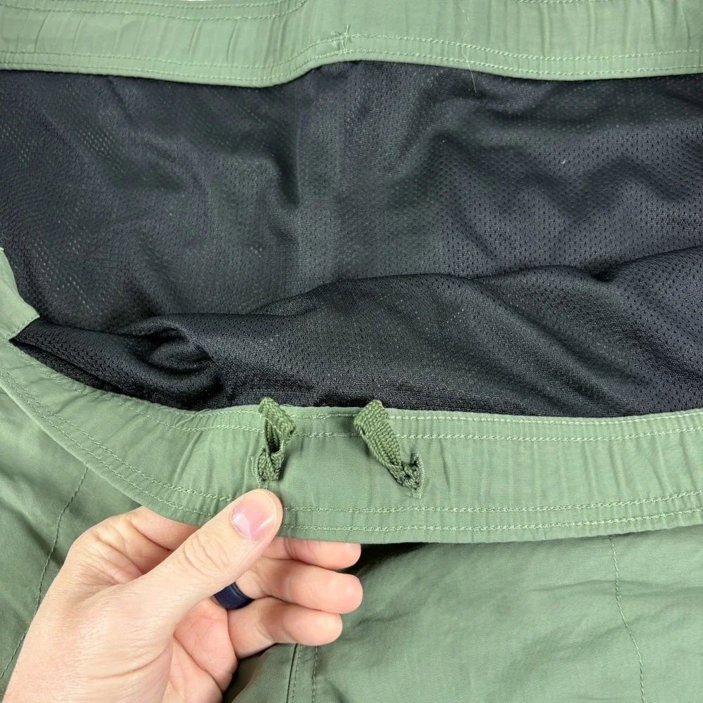Eddie Bauer Shorts Men 2XL (Size 50) Green Amphib Hybrid Outdoor Relaxed Fit NEW